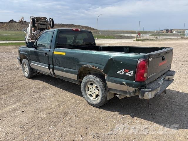 Chevrolet 1500 Vieglais kravas automobilis/izkraušana no sāniem