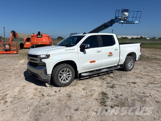 Chevrolet 1500 Vieglais kravas automobilis/izkraušana no sāniem