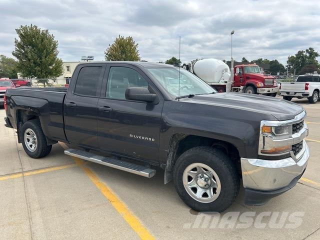 Chevrolet 1500 Vieglais kravas automobilis/izkraušana no sāniem