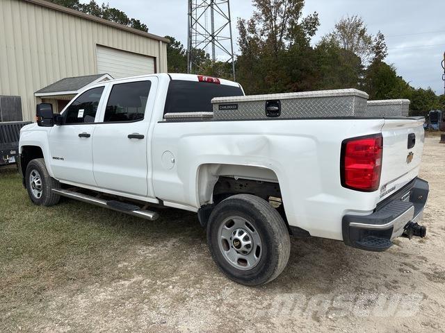 Chevrolet 2500 Vieglais kravas automobilis/izkraušana no sāniem