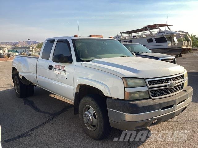 Chevrolet 3500 Vieglais kravas automobilis/izkraušana no sāniem