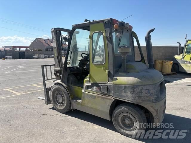 Clark C40D Būvniecība- Citi