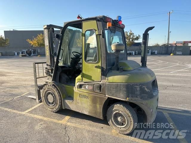 Clark C40D Būvniecība- Citi