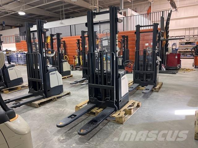 Crown ES 4000 Pašgājēji krautnētāji