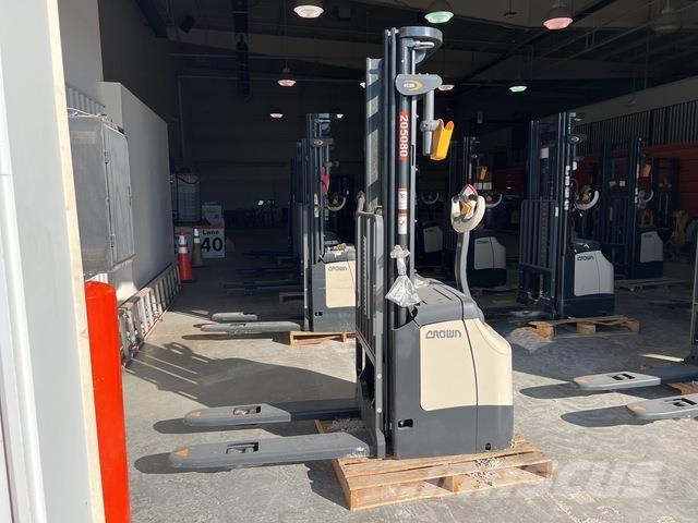 Crown ES 4000 Pašgājēji krautnētāji