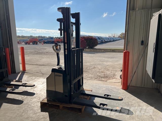 Crown ES 4000 Pašgājēji krautnētāji