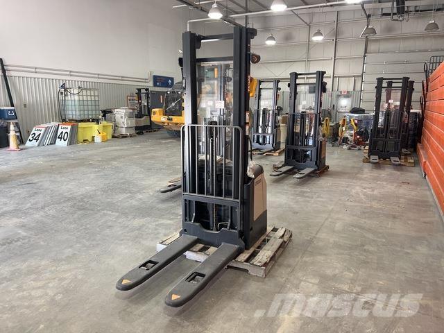 Crown ES 4000 Pašgājēji krautnētāji