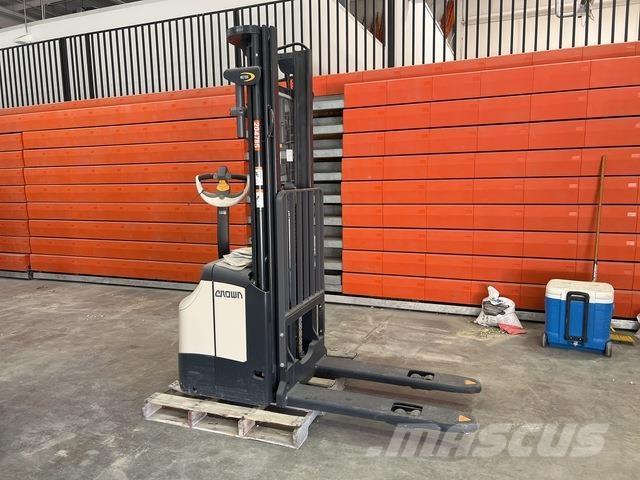 Crown ES 4000 Pašgājēji krautnētāji