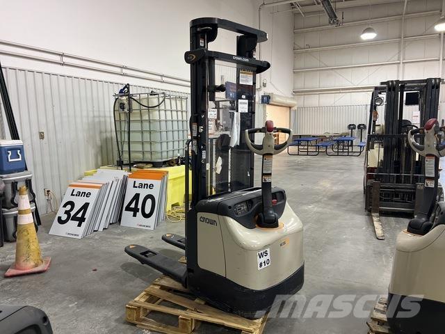 Crown ES 4000 Pašgājēji krautnētāji