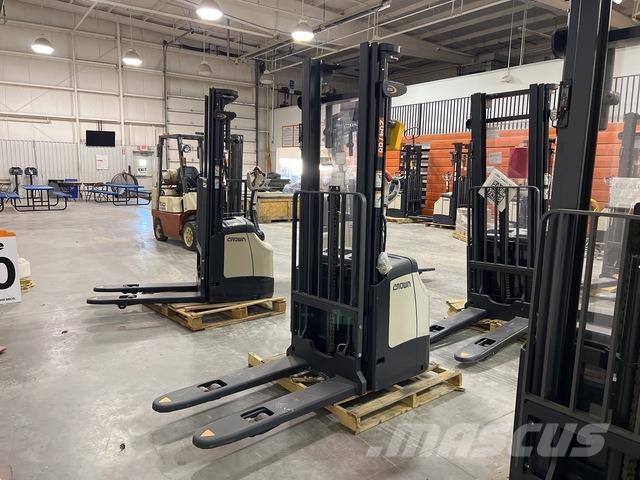 Crown ES 4000 Pašgājēji krautnētāji