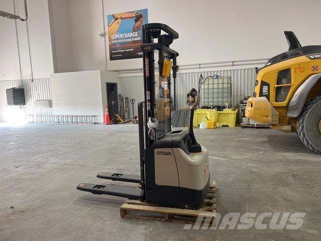 Crown ES 4000 Pašgājēji krautnētāji