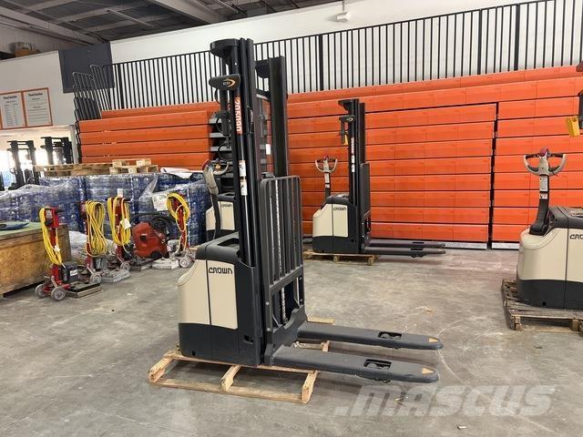 Crown ES 4000 Pašgājēji krautnētāji