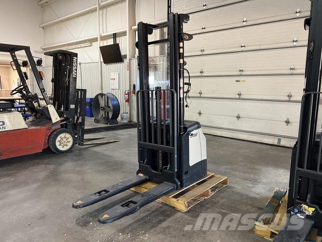 Crown ES 4000 Pašgājēji krautnētāji