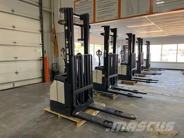 Crown ES 4000 Pašgājēji krautnētāji