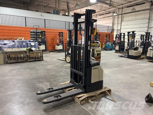 Crown ES 4000 Pašgājēji krautnētāji