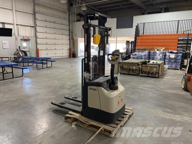 Crown ES 4000 Pašgājēji krautnētāji