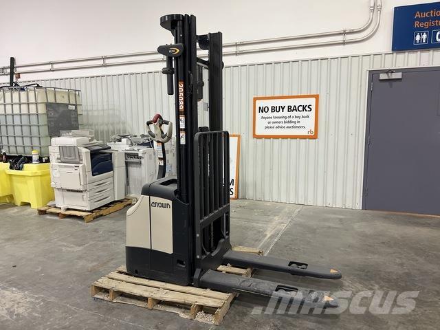 Crown ES 4000 Pašgājēji krautnētāji