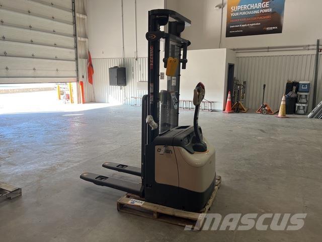 Crown ES 4000 Pašgājēji krautnētāji