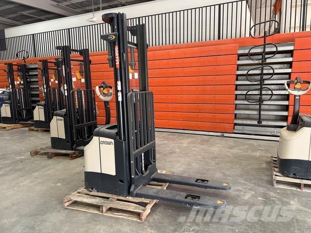 Crown ES 4000 Pašgājēji krautnētāji