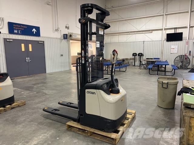 Crown ES 4000 Pašgājēji krautnētāji