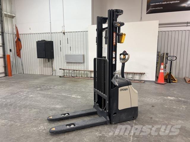 Crown ES 4000 Pašgājēji krautnētāji