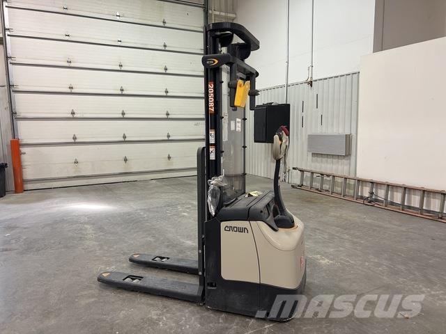 Crown ES 4000 Pašgājēji krautnētāji