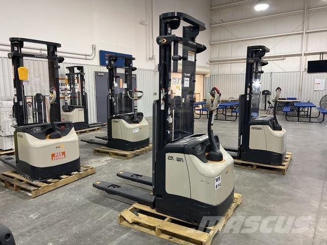 Crown ES 4000 Pašgājēji krautnētāji