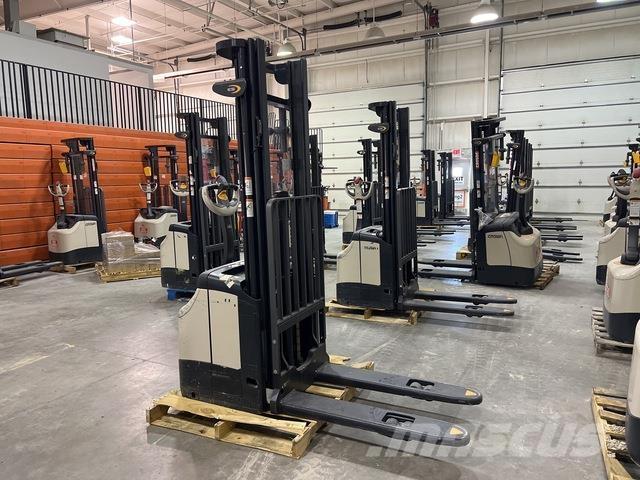 Crown ES 4000 Pašgājēji krautnētāji