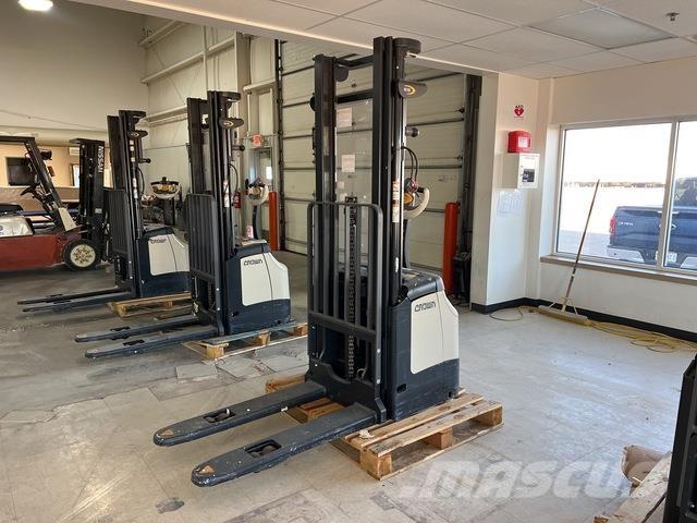 Crown ES 4000 Pašgājēji krautnētāji