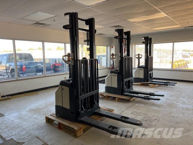 Crown ES 4000 Pašgājēji krautnētāji