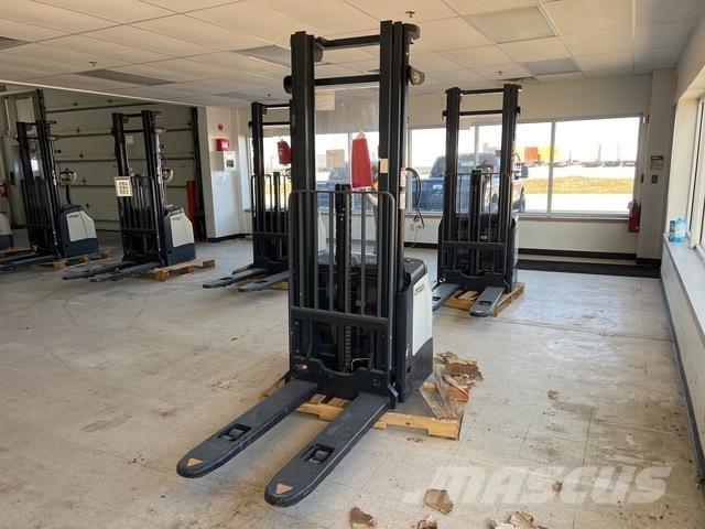 Crown ES 4000 Pašgājēji krautnētāji