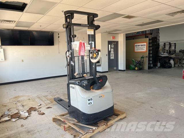 Crown ES 4000 Pašgājēji krautnētāji