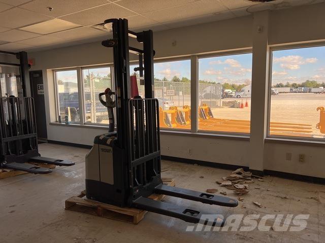 Crown ES 4000 Pašgājēji krautnētāji