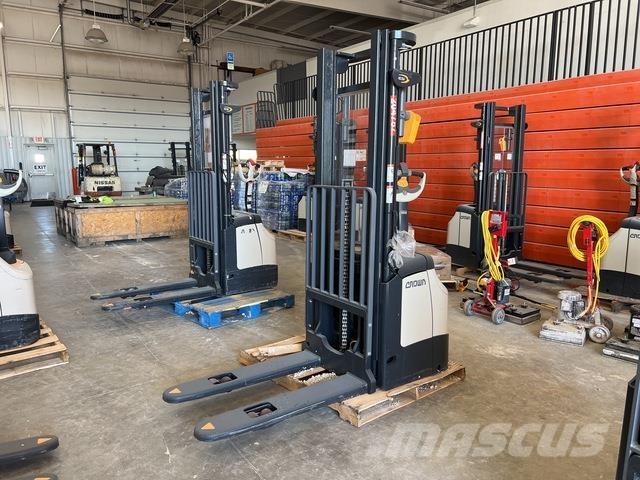 Crown ES 4000 Pašgājēji krautnētāji