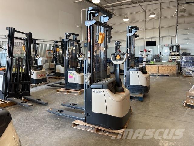 Crown ES 4000 Pašgājēji krautnētāji