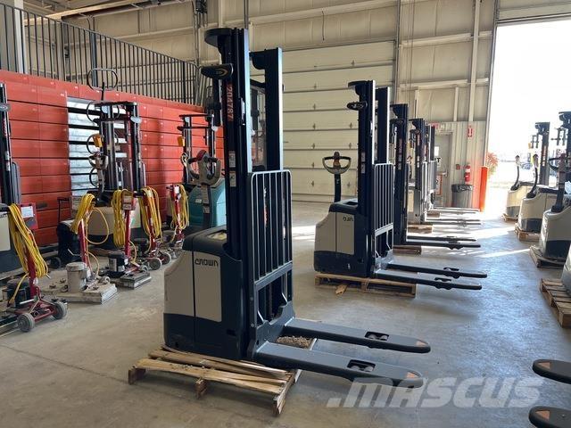 Crown ES 4000 Pašgājēji krautnētāji