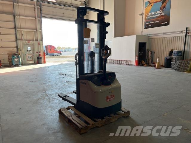 Crown ES 4000 Pašgājēji krautnētāji