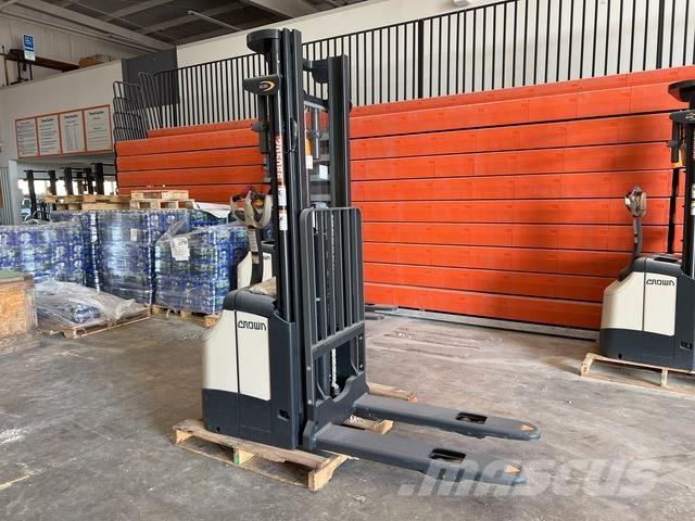 Crown ES 4000 Pašgājēji krautnētāji