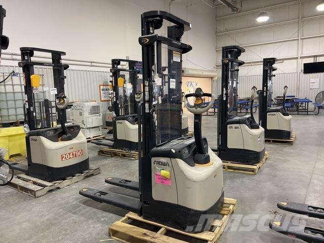 Crown ES 4000 Pašgājēji krautnētāji