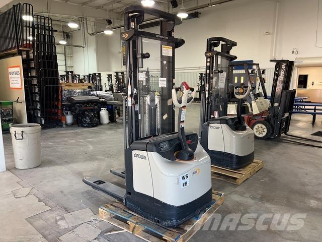 Crown ES 4000 Pašgājēji krautnētāji