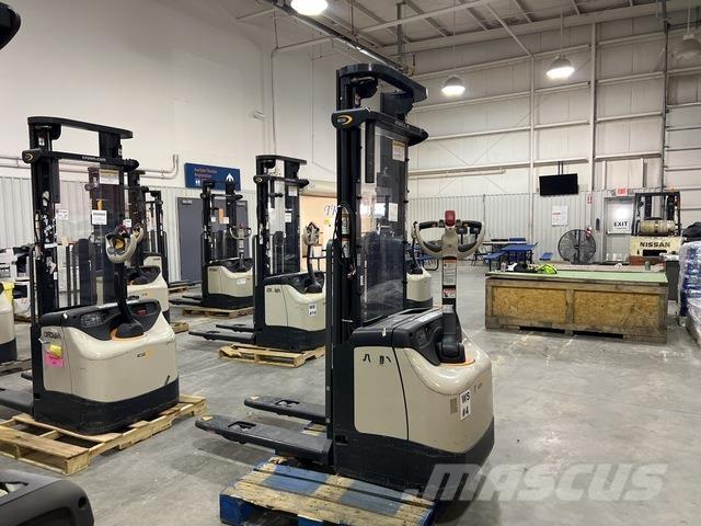 Crown ES 4000 Pašgājēji krautnētāji