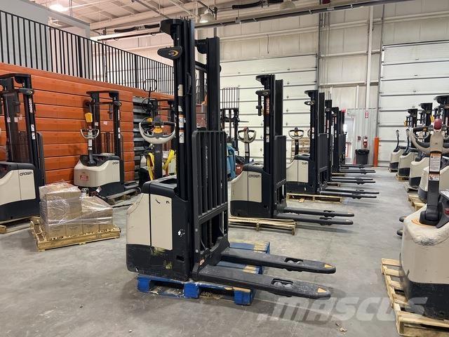 Crown ES 4000 Pašgājēji krautnētāji