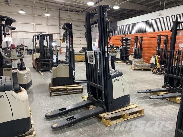 Crown ES 4000 Pašgājēji krautnētāji