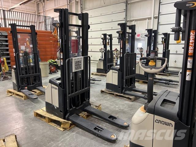 Crown ES 4000 Pašgājēji krautnētāji