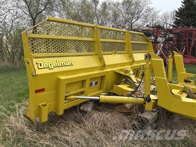 Degelman 6900 Riteņu buldozeri