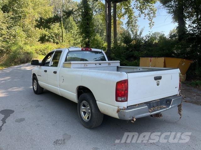 Dodge Ram 1500 Vieglais kravas automobilis/izkraušana no sāniem