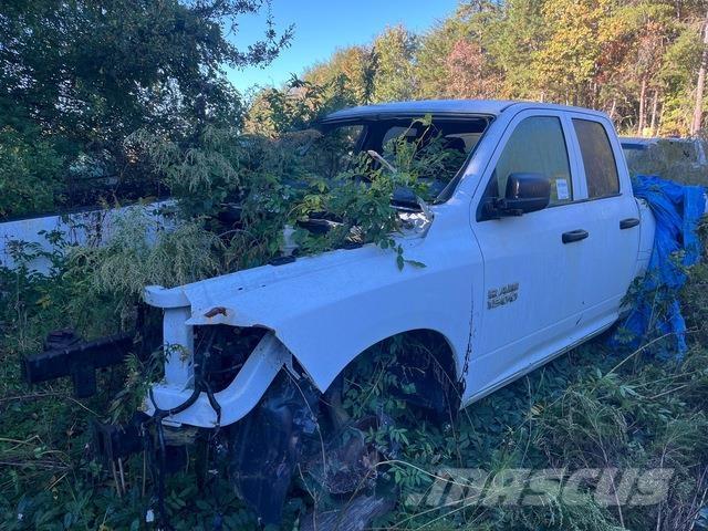 Dodge Ram 1500 Vieglais kravas automobilis/izkraušana no sāniem