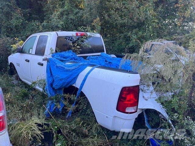 Dodge Ram 1500 Vieglais kravas automobilis/izkraušana no sāniem