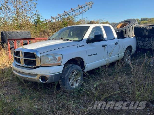 Dodge Ram 1500 Vieglais kravas automobilis/izkraušana no sāniem