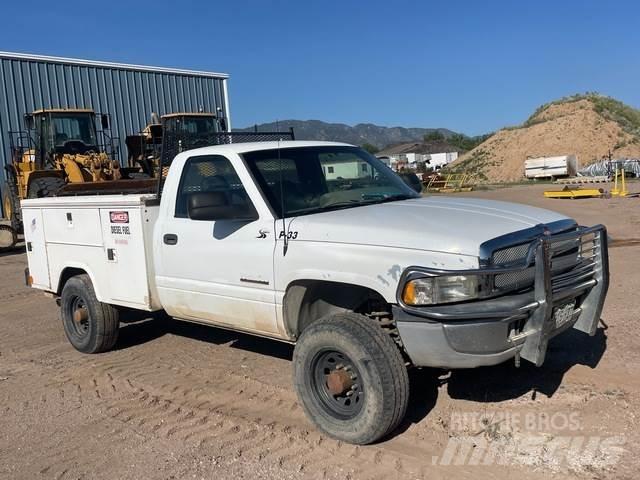 Dodge Ram 2500 Vieglais kravas automobilis/izkraušana no sāniem
